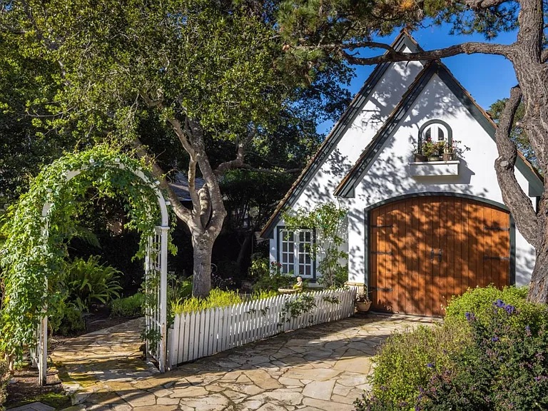 Casanova 3 SW of 10th, Carmel-by-the-Sea